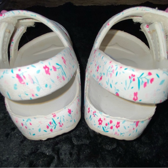 Toddler Girls’ Sandals - Size 4 - Picture 3 of 9